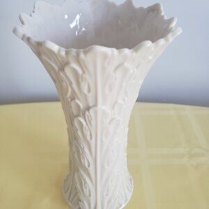 🌿 Elegant Lenox Ivory Porcelain Vase – Woodland Collection